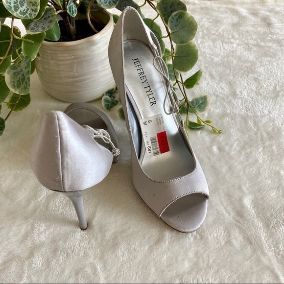 NWT Jeffrey Tyler silver shoes - Picture 5 of 10